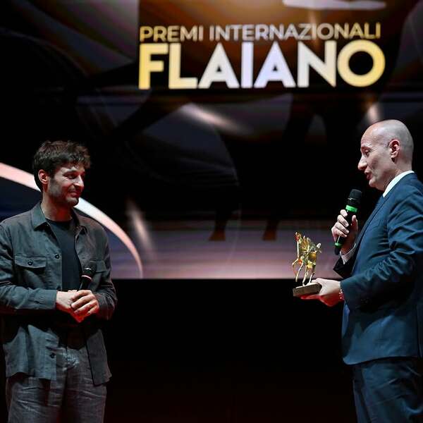 Lino Guanciale, Miglior Interpretazione Maschile Per Ho Paura Torero, Riceve Il Pegaso D'oro Dal Dottor Alfonso Toto Di Toto Holding